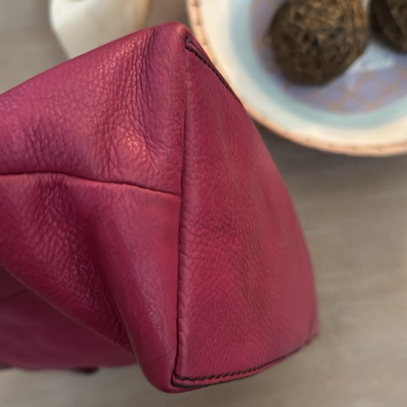 Fossil magenta all leather shoulder bag w/zip closure. Red interior. EUC. - Picture 8 of 10